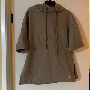 Alo Yoga shirt sleeve hoodie